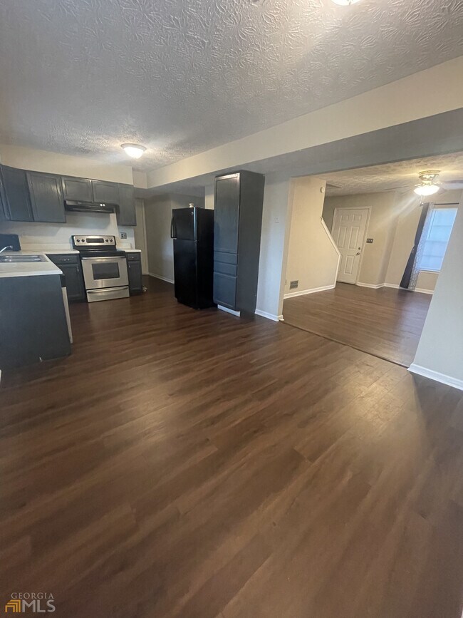 Building Photo - 255 Canterbury Dr