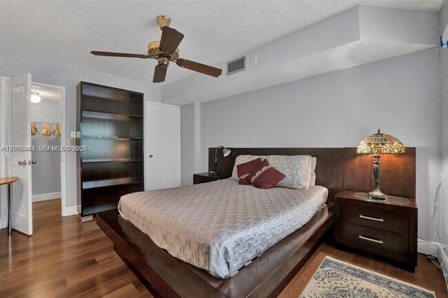 Foto del edificio - 3970 Oaks Clubhouse Dr
