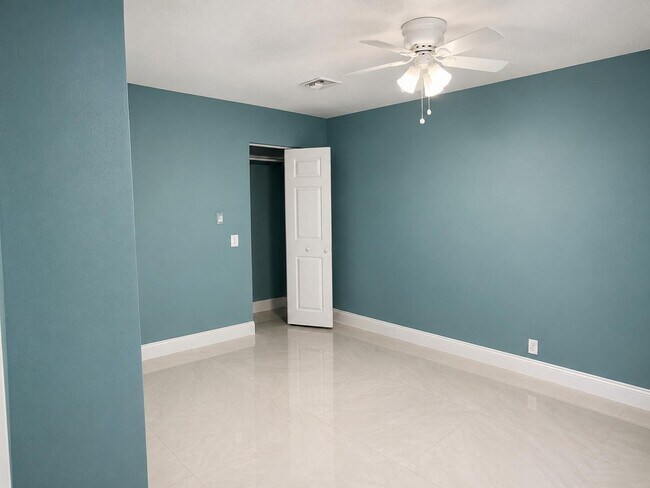 Foto del edificio - 725 Dobbins St