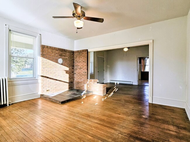 Building Photo - 461 W Main Ave