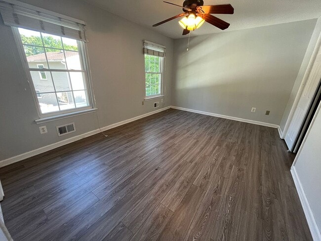 Building Photo - 558 Leawood Ave