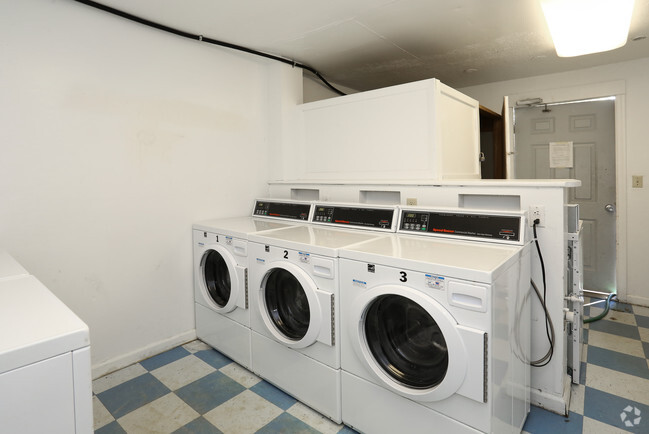 Laundry Facilities - Fox Run Apartments