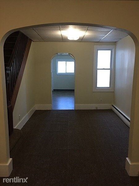 Building Photo - 3 br, 1 bath House - 573 East Market Street