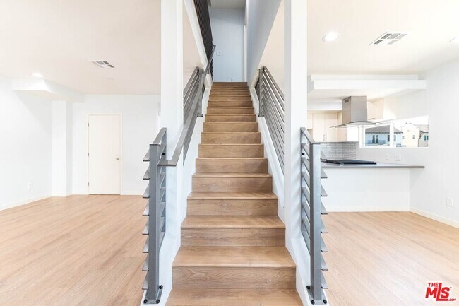Foto del edificio - 756 N Ridgewood Pl
