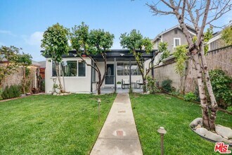 Building Photo - 5514 Woodman Ave