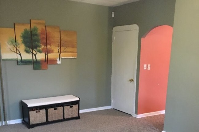 Foyer - 616 Grove St