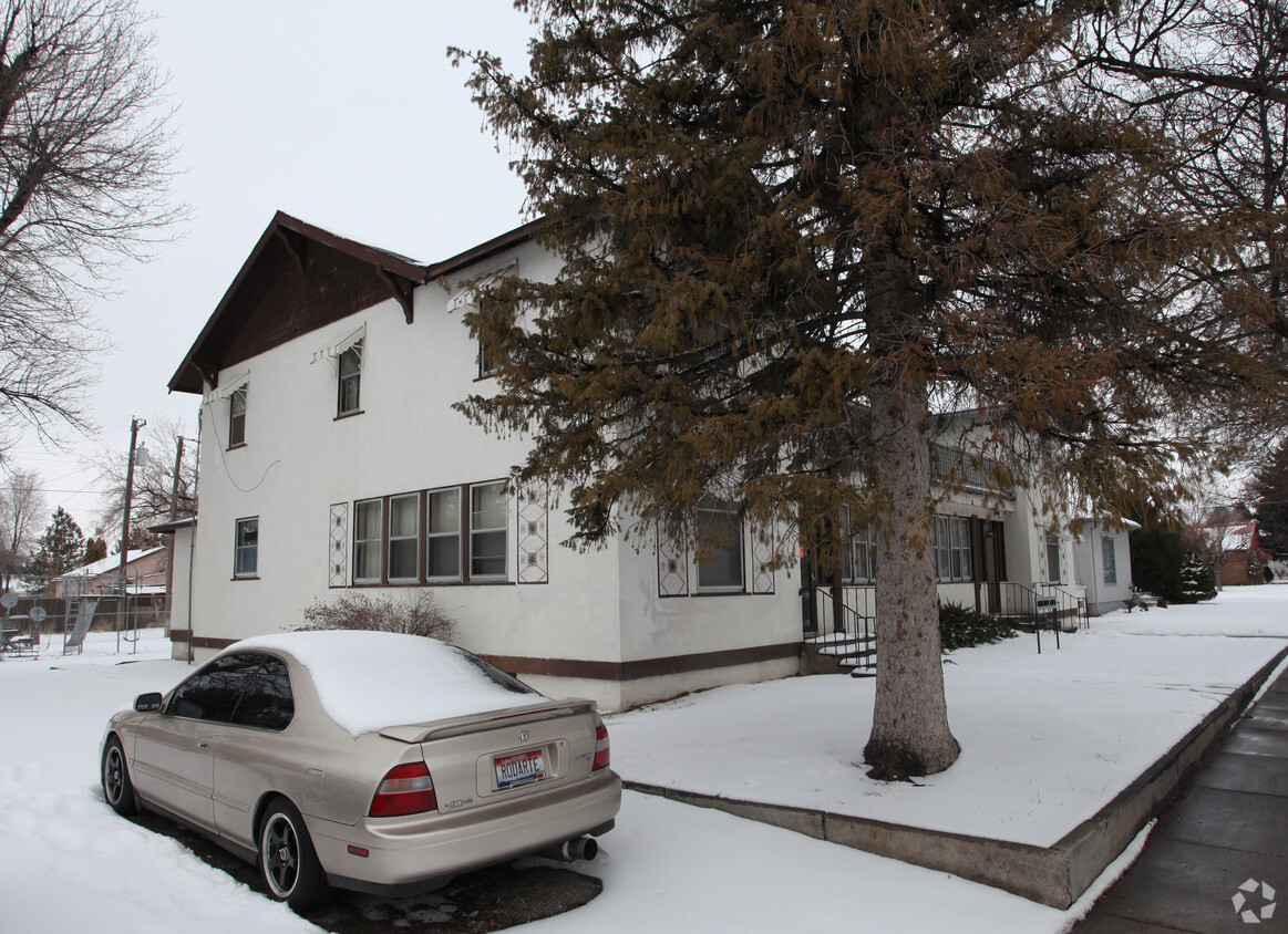 Building Photo - 320-324 1st Ave E