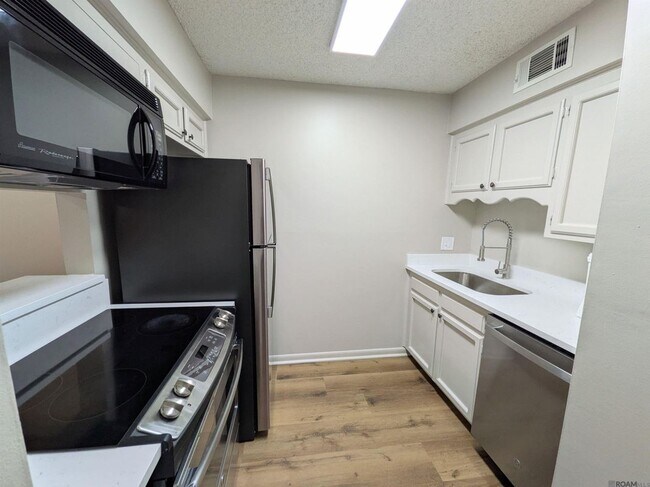 Foto del edificio - 5233 BUTTERCREEK LN, j2