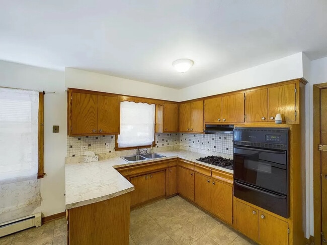 Building Photo - 5948 W 79th St