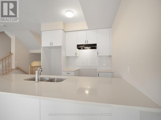 Building Photo - 420 Mishi Private