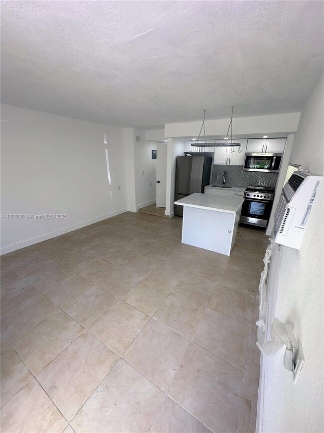 Foto del edificio - 9064 Collins Ave