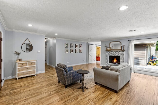 Foto del edificio - 112 April Wind Dr E