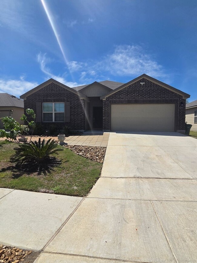 Photo - 3 miles from Lackland AFB!! House