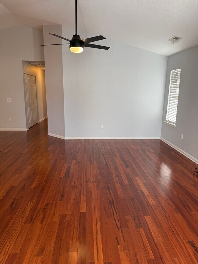 Foto del edificio - Lovely 3 bedroom 2 bath home located in the Avalon Community