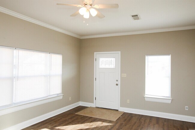 Building Photo - 1204 Sadie Dr