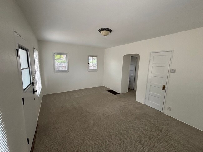 Building Photo - Charming One-Bedroom Retreat in Prime Santa Barbara Location