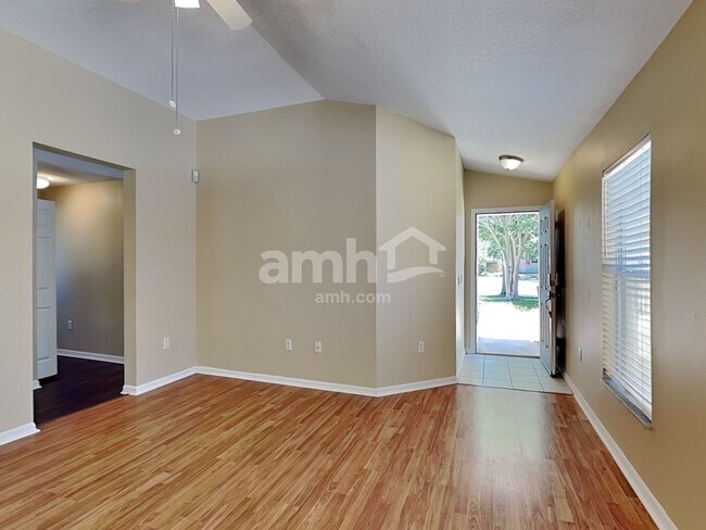Foto del edificio - 11912 Mango Groves Blvd