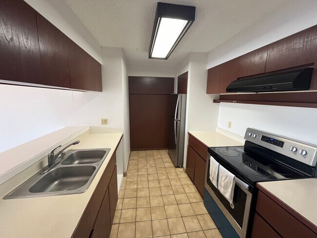 Building Photo - Royal Iolani 1 bedroom