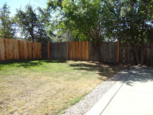 Foto del edificio - Huge Backyard in Folsom!