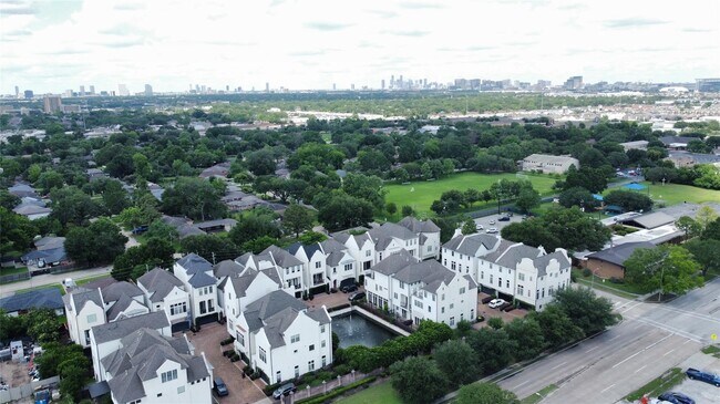 Foto del edificio - 9941 Woodwind Ln