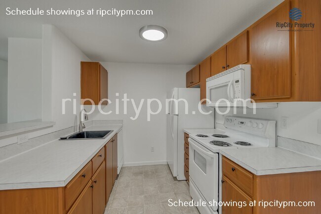 Foto del edificio - Spacious Updated 2 Bed/1 Bath Condo w/Priv...
