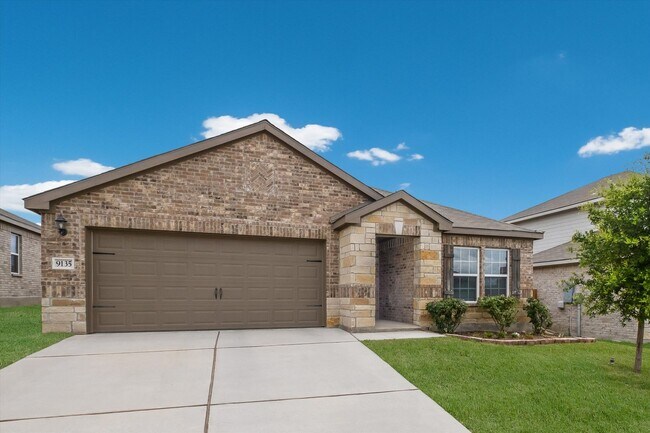 Foto del edificio - Stunning 4 bedrooms 2 baths single-story h...