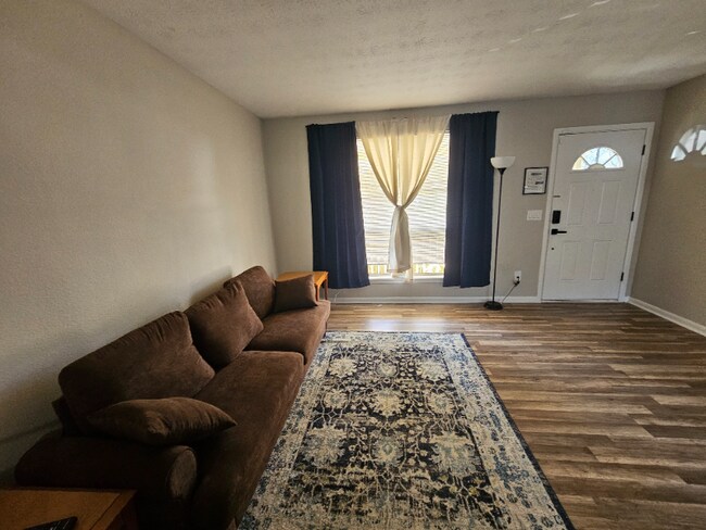 Foto del edificio - 7567 Wendell Dr