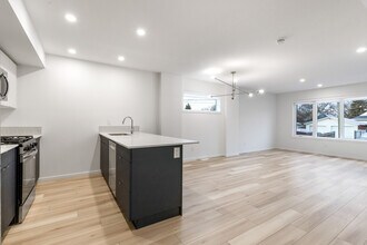 Building Photo - 11440-11487 87 St NW