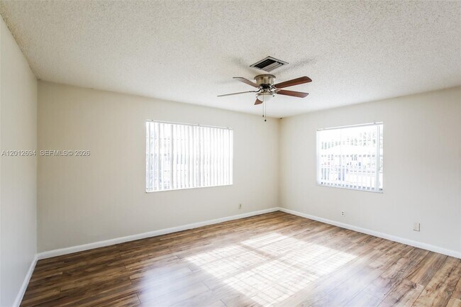 Foto del edificio - 7306 SW 3rd Ct