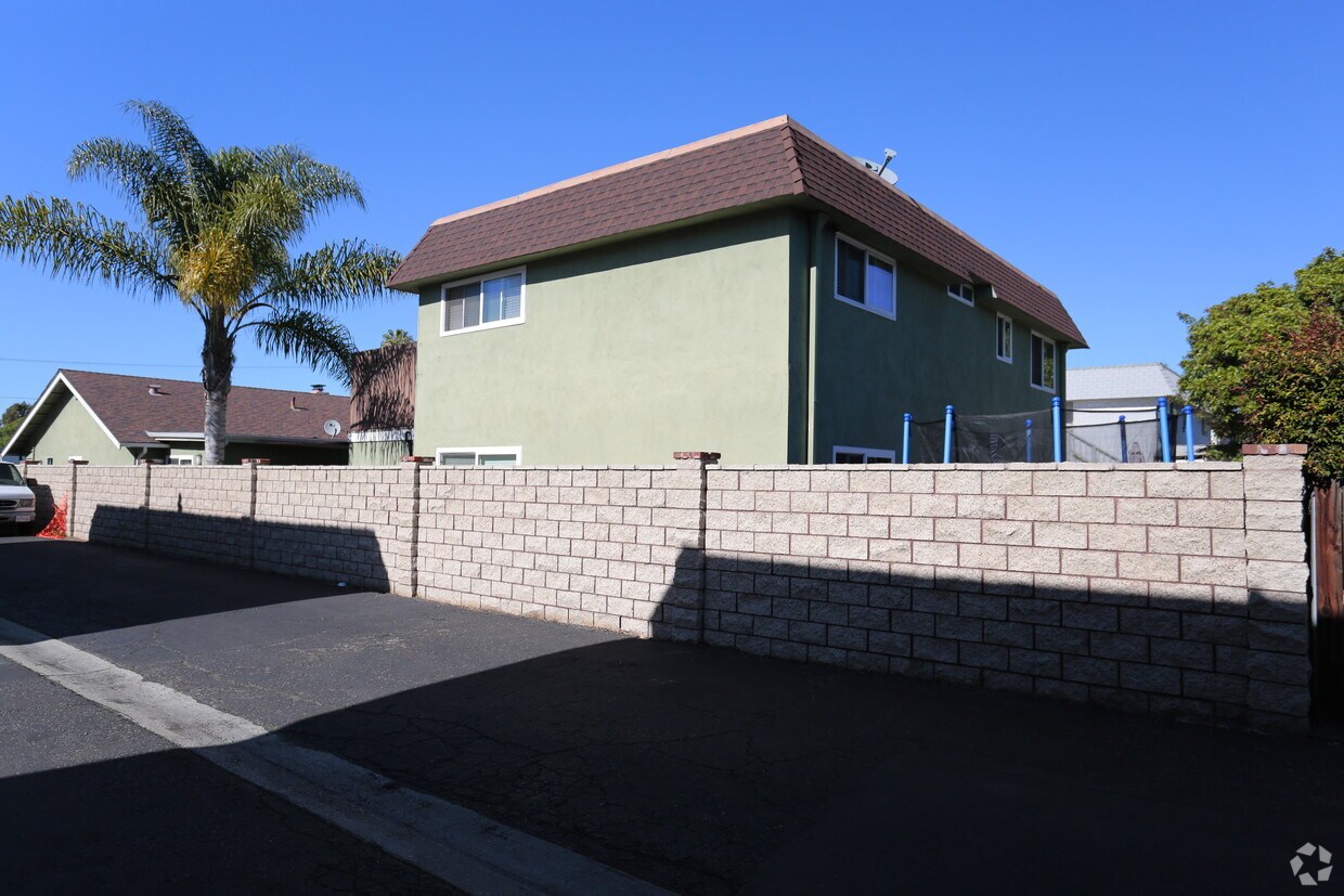 Foto del edificio - 2040 Garden Ln