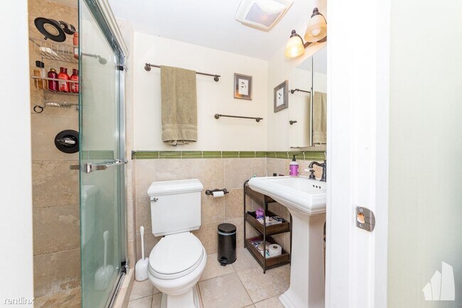 Building Photo - 3 br, 2.5 bath Townhome - 429 W Grant Pl A...