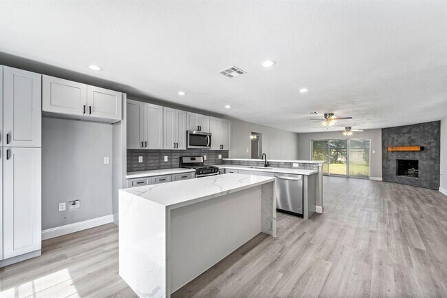 Foto del edificio - 3206 Greenham Ct