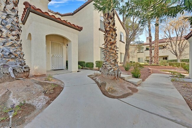 Foto del edificio - 2975 Bluegrass Ln