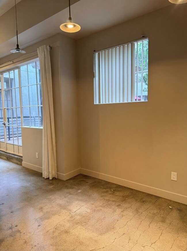Building Photo - 420 San Pedro St