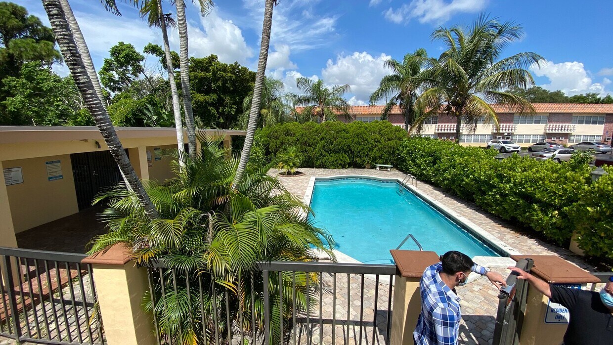 Foto del edificio - 2625 N Andrews Ave