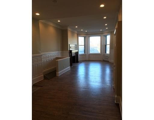 Building Photo - 484 Beacon St