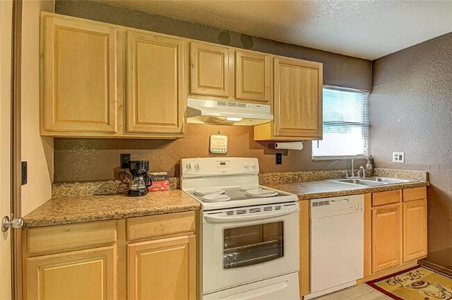 Foto del edificio - 2811 SW Archer Rd