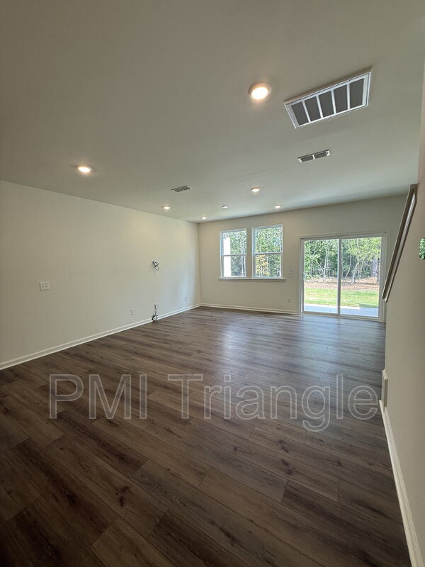 Foto del edificio - 138 Parker Ln