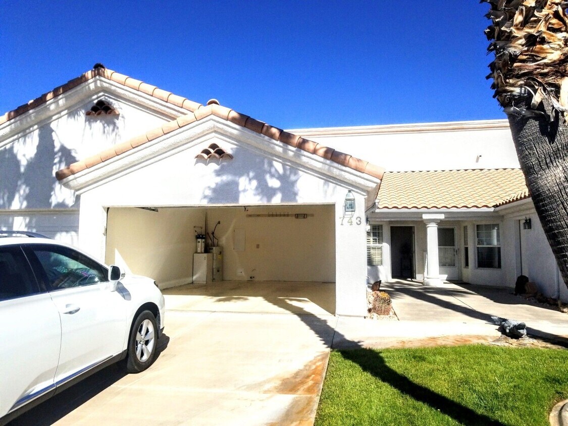 Covered Garage - 743 Mesa Springs Dr