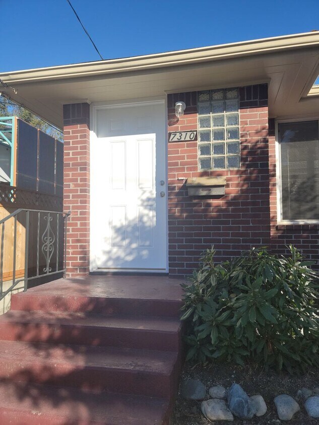 Foto principal - Loyal Heights/Ballard great fully remodele...