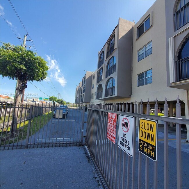 Building Photo - 6215 W 20th Ave