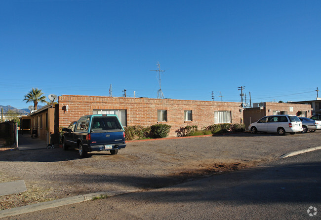 Building Photo - Sundance Apartments