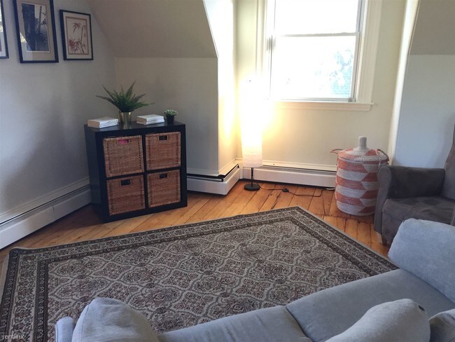 Foto del edificio - 2 br, 1 bath Apartment - 31 Cypress St