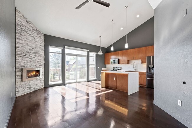 Building Photo - Spacious, one bedroom condo unit with underground parking