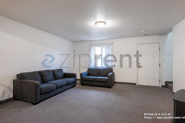 Foto del edificio - 320 E 200 N