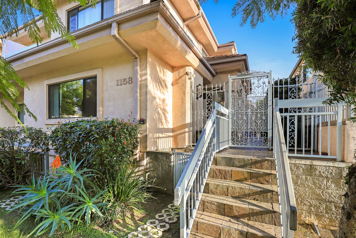 Entry gate - 1158 Thompson Ave