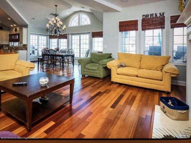 Building Photo - 2 Tradewinds Ln