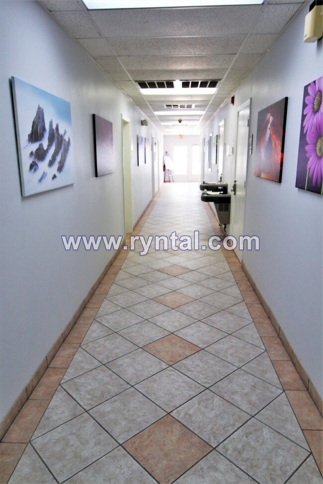 Building Photo - 2250 Gulf Gate Dr
