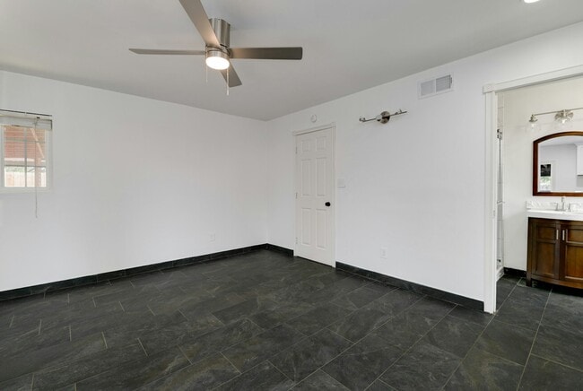 Building Photo - 1615 Halo St