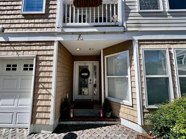 Building Photo - 3 Bedroom 3.5 Bath Chesapeake Beach Condo